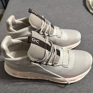 Women’s OnCloud tennis shoes